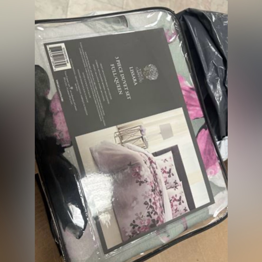 Vince Camuto Lissara 3 Piece Duvet Cover Set Queen - Picture 4 of 6